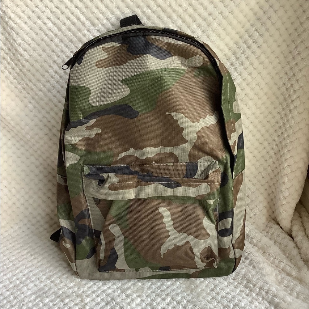 LA Express Camo Backpack Green Camouflage NWT 15in School Bag